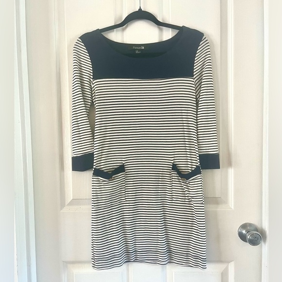 Navy blue & white striped nautical Bodycon dress, 3/4 sleeves, Size Large EUC - Picture 5 of 9